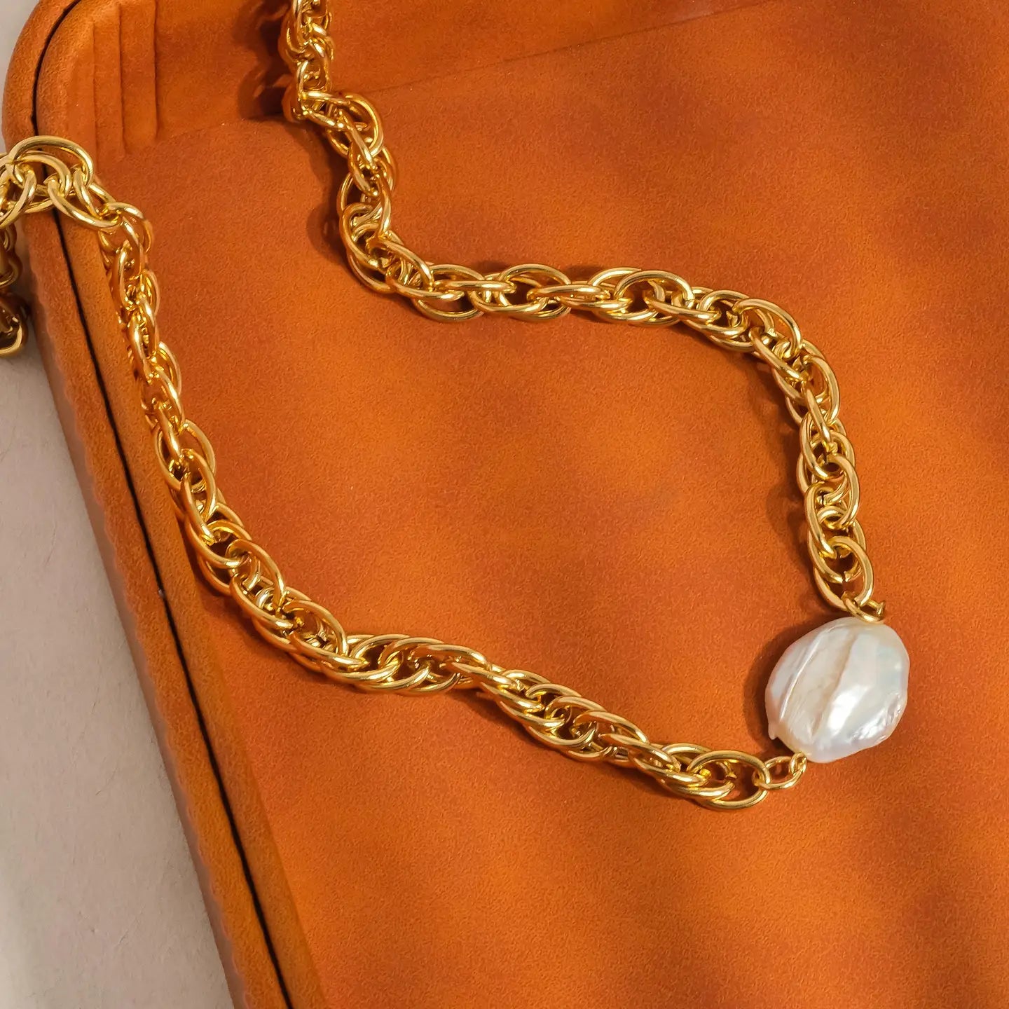 Loan 18K Non-Tarnish Bold Pearl Chain Necklace