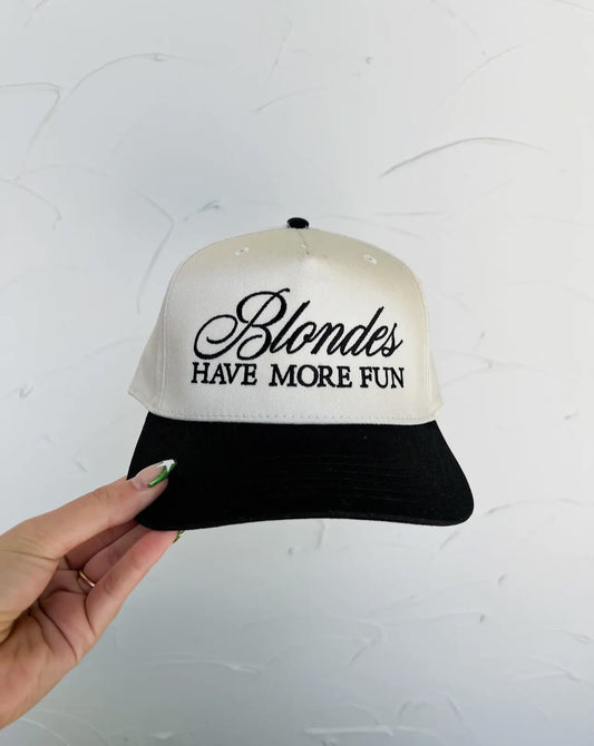 Blondes Hat