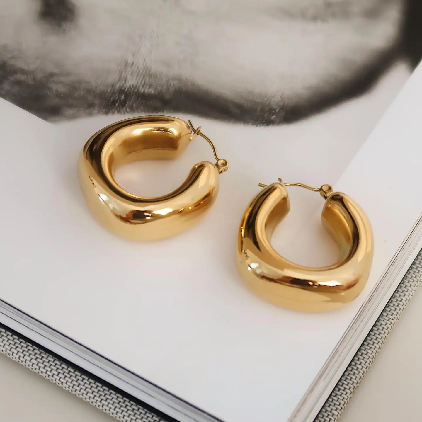 Hunter 18K Gold Non-Tarnish Classic U Hoop Earring