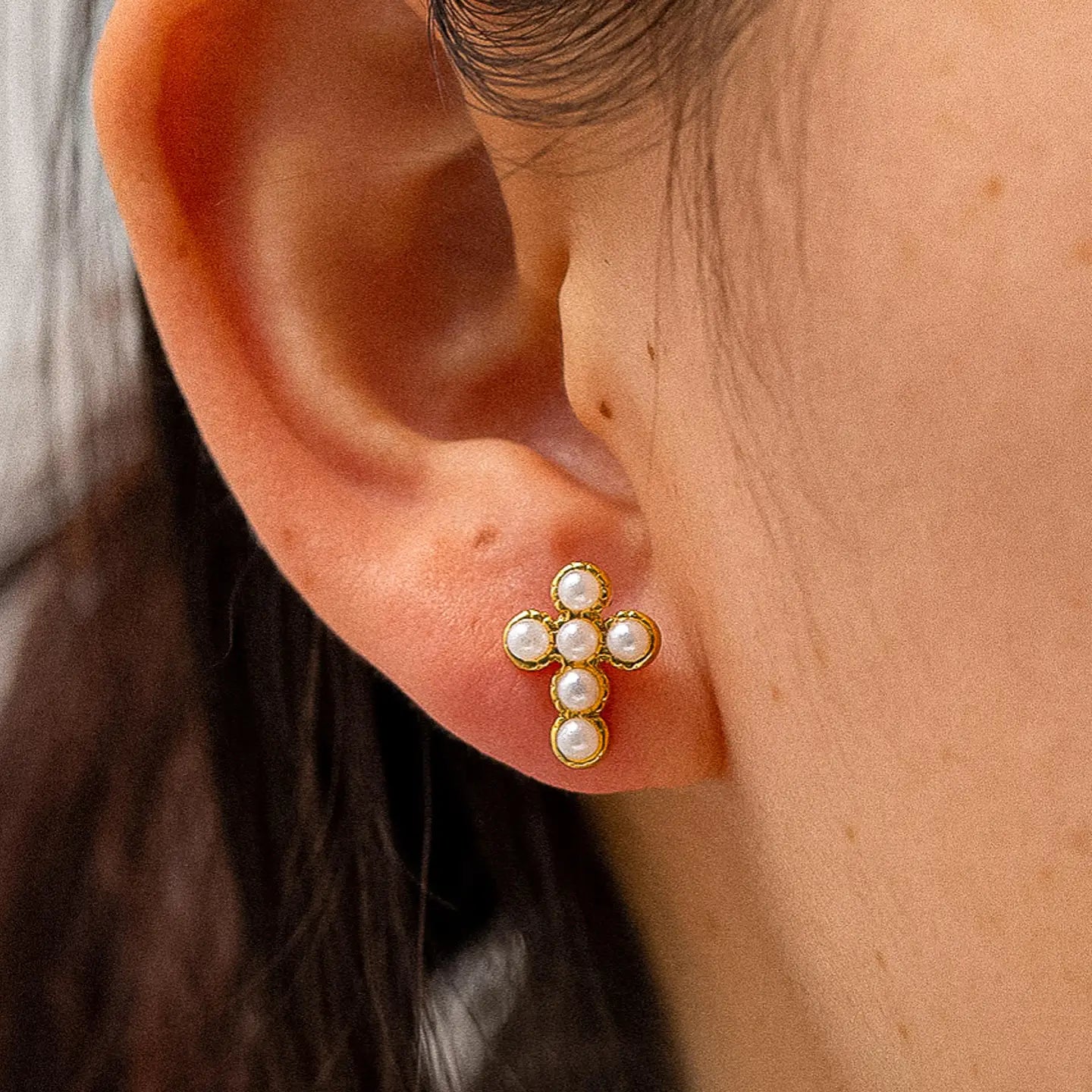 Telo 18K Non-Tarnish Pearl Cross Stud