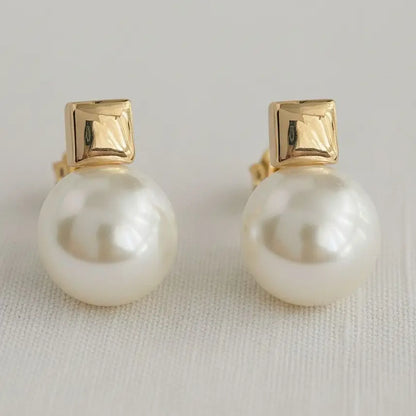 Chic High-Gloss Pearl Stud Earrings