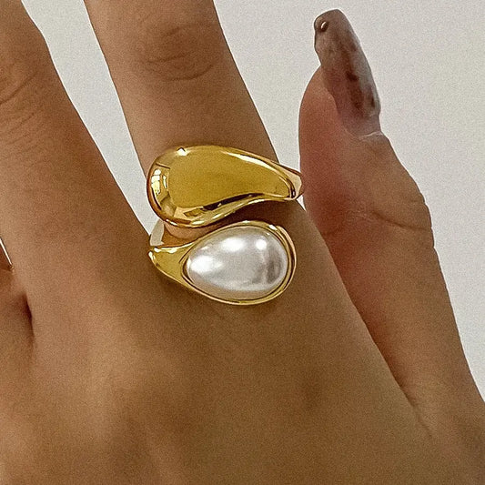 Sloan 18K Gold Non-Tarnish Pearl Wavy Ring