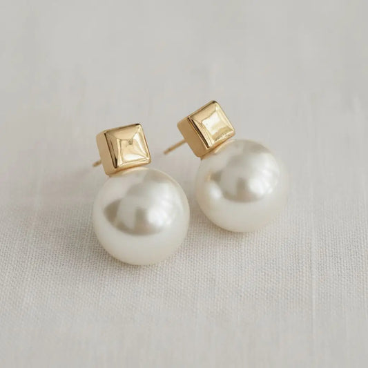 Chic High-Gloss Pearl Stud Earrings